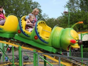  A Small Sliding Worm Kids Roller Coaster